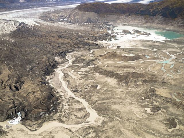 Canada glacier melt rerouted in rare case of 'river piracy' Canada glacier melt rerouted in rare case of 'river piracy'