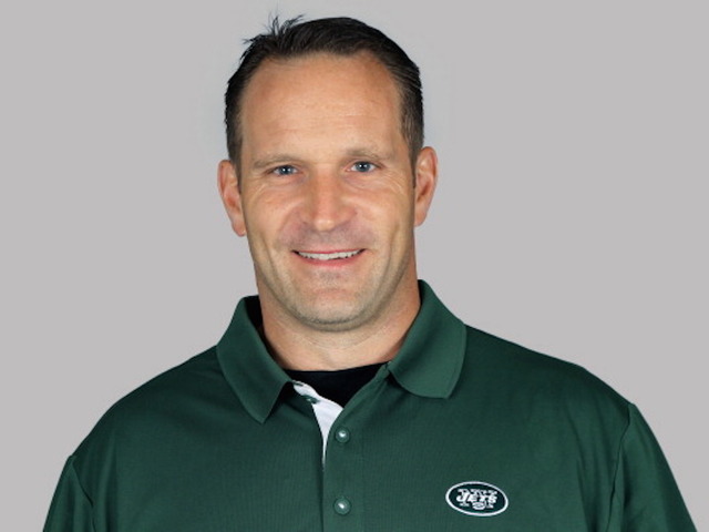 Redskins coach caught taking a bathroom break on the sidelines